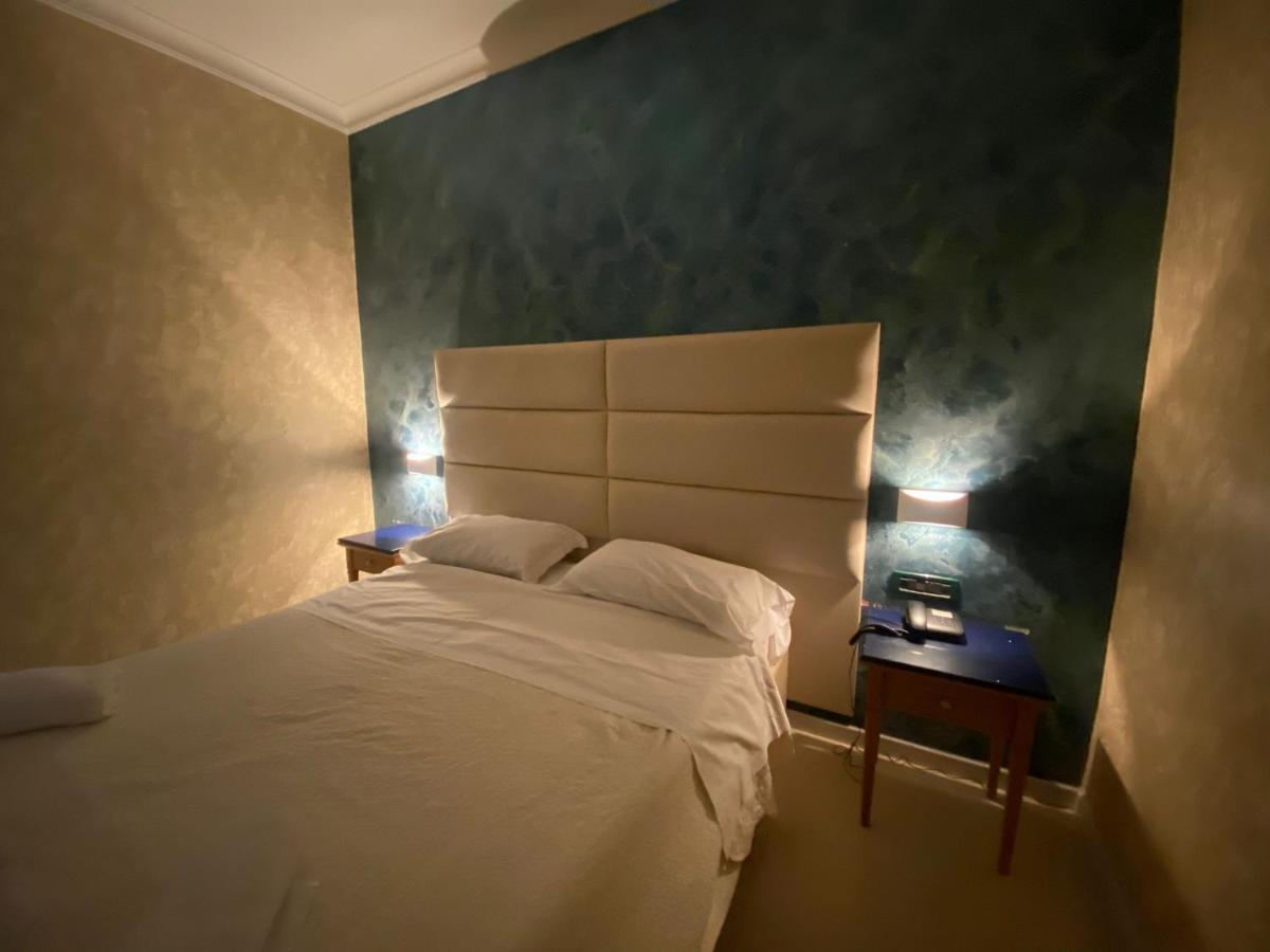 Hotel La Pace Napels Buitenkant foto