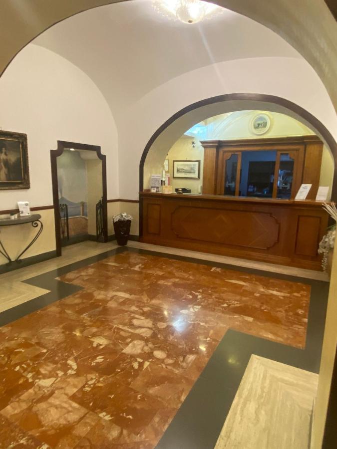 Hotel La Pace Napels Buitenkant foto