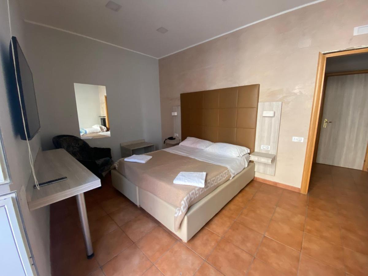 Hotel La Pace Napels Buitenkant foto