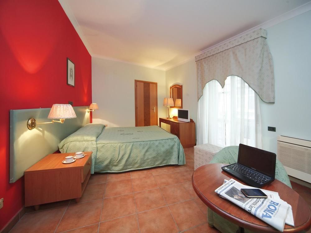 Hotel La Pace Napels Kamer foto