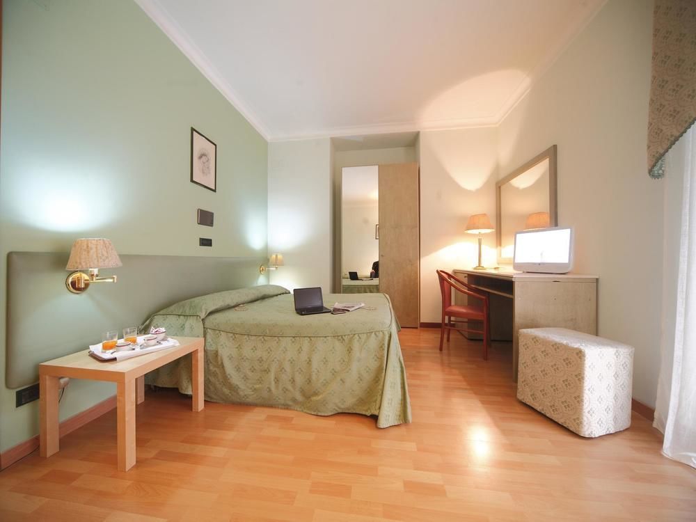 Hotel La Pace Napels Kamer foto