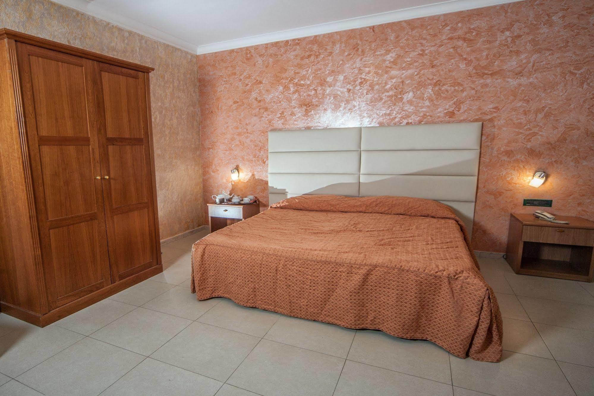 Hotel La Pace Napels Buitenkant foto