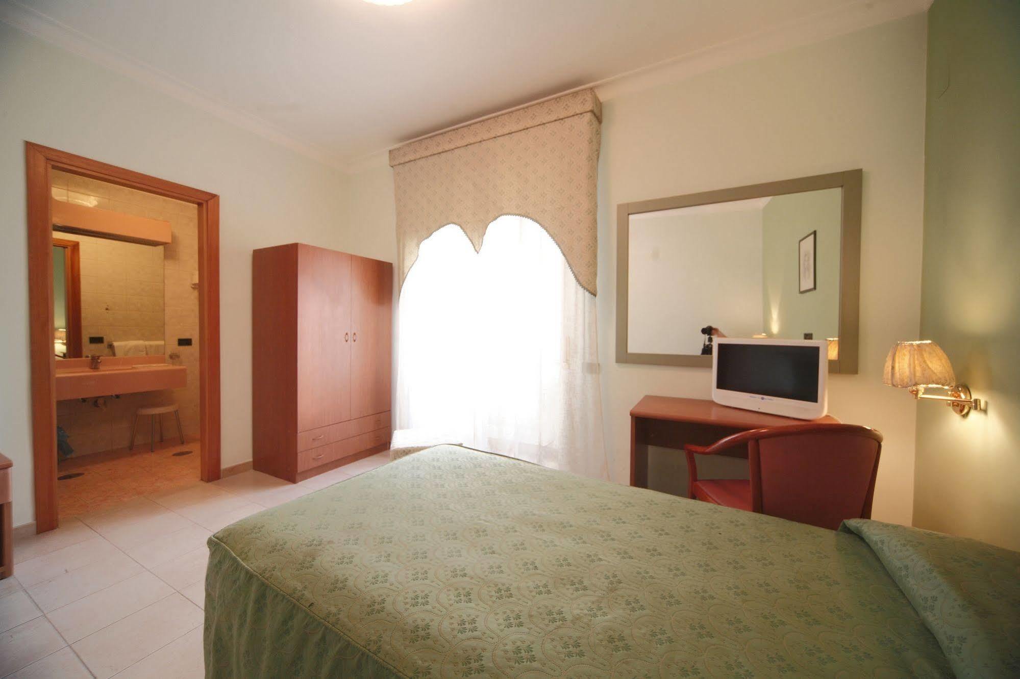 Hotel La Pace Napels Buitenkant foto