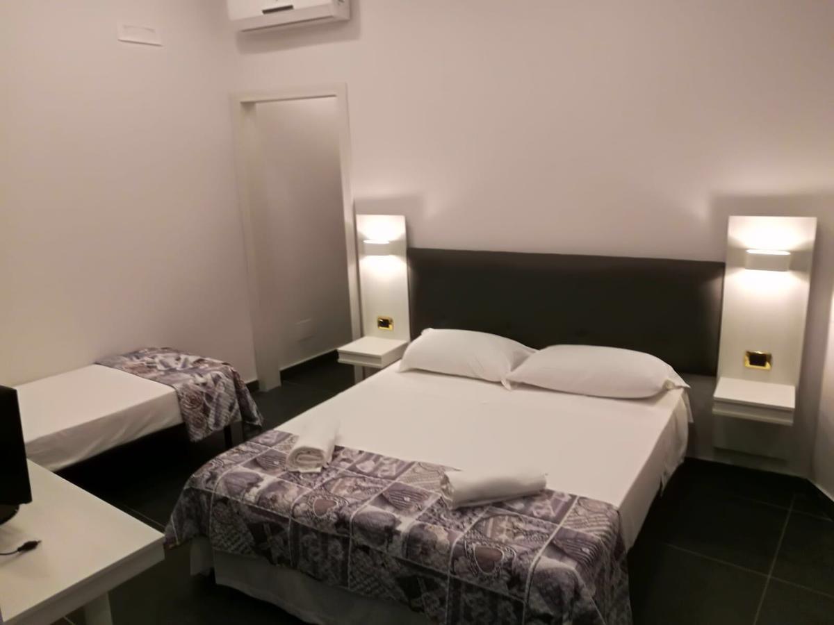 Hotel La Pace Napels Buitenkant foto